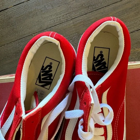 NWT Vans Unisex Closed-Toe Trainers ladies size 9.5 red/white - Picture 5 of 7